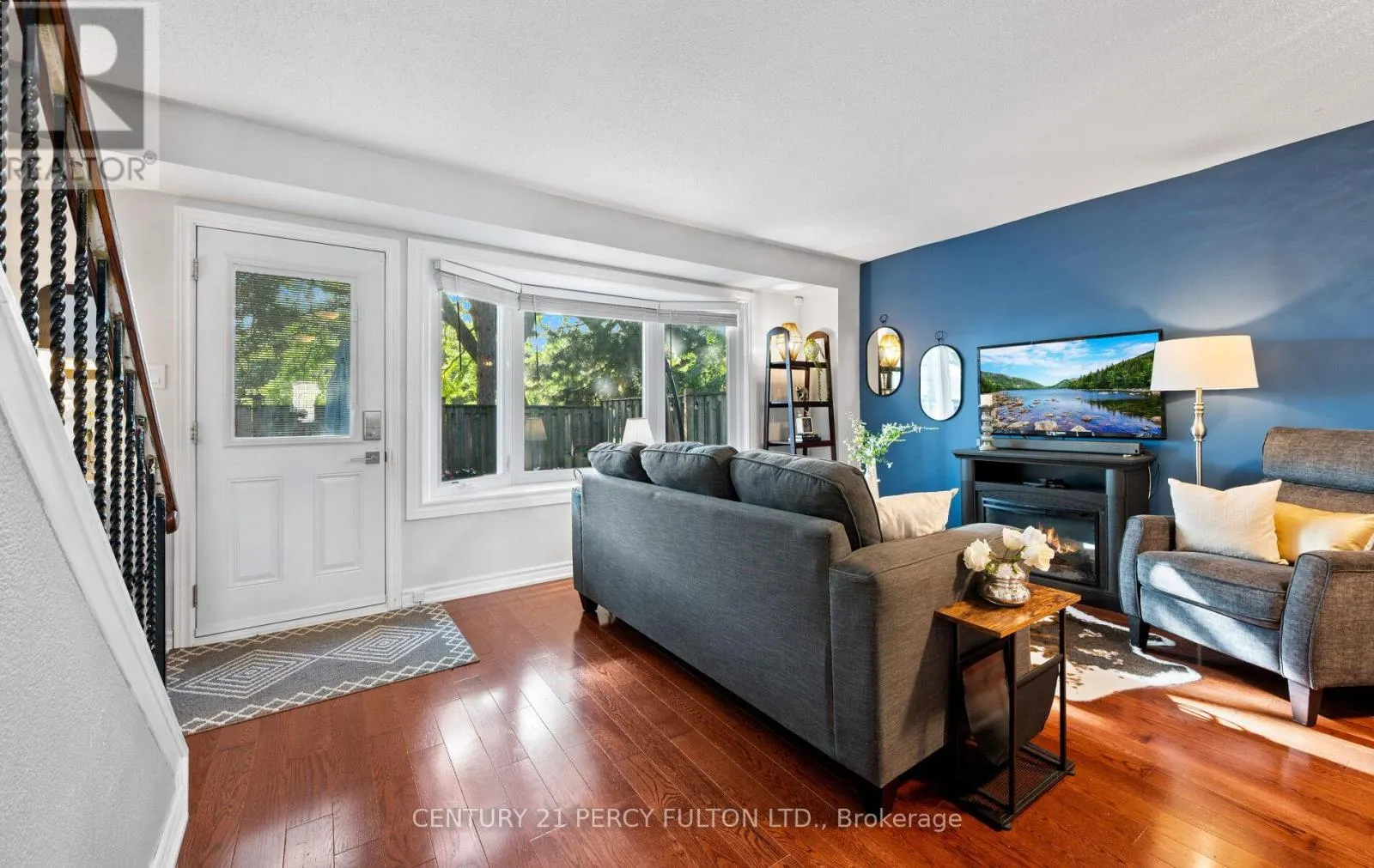 111 - 57 GOLDEN APPLEWAY