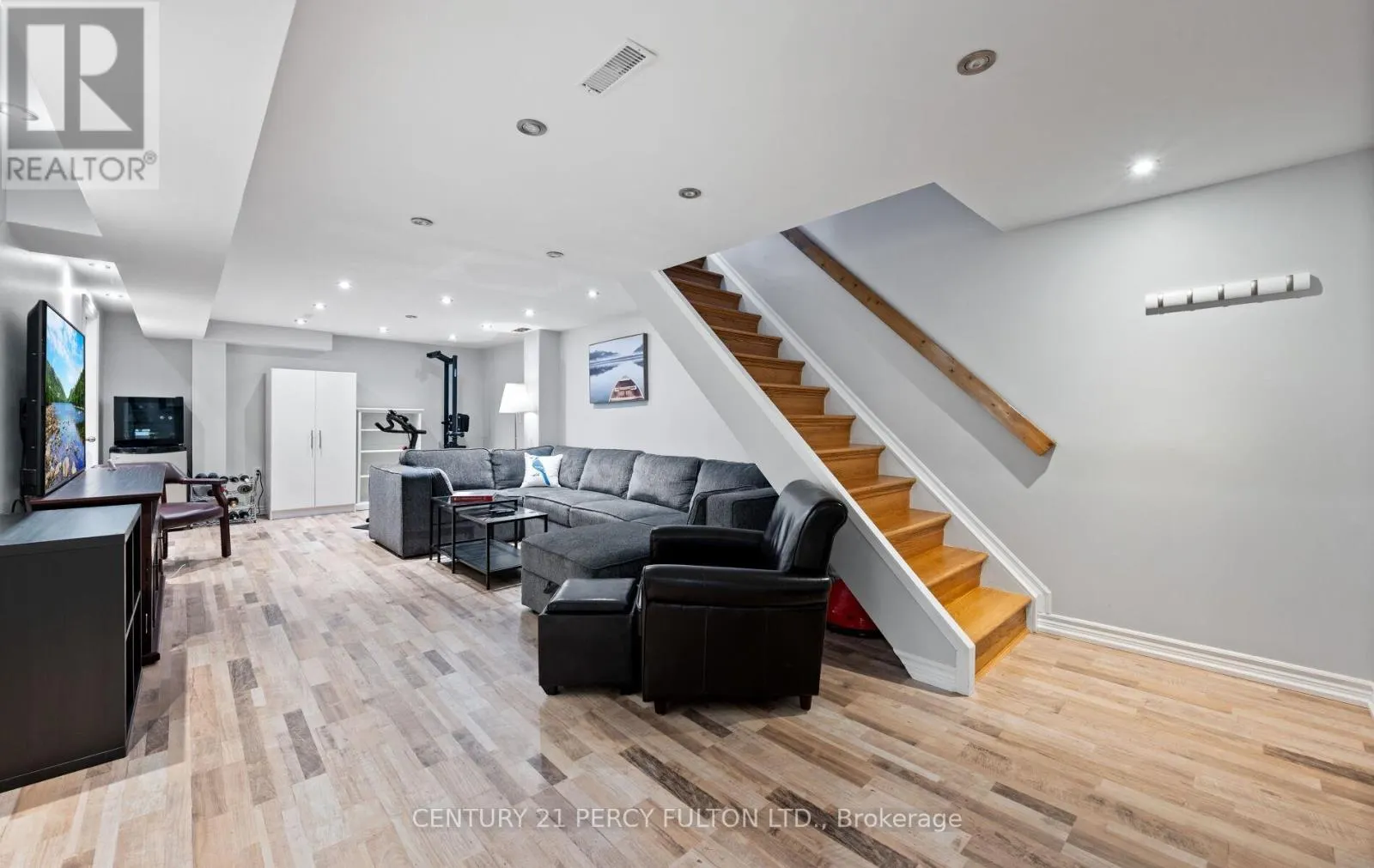 111 - 57 GOLDEN APPLEWAY