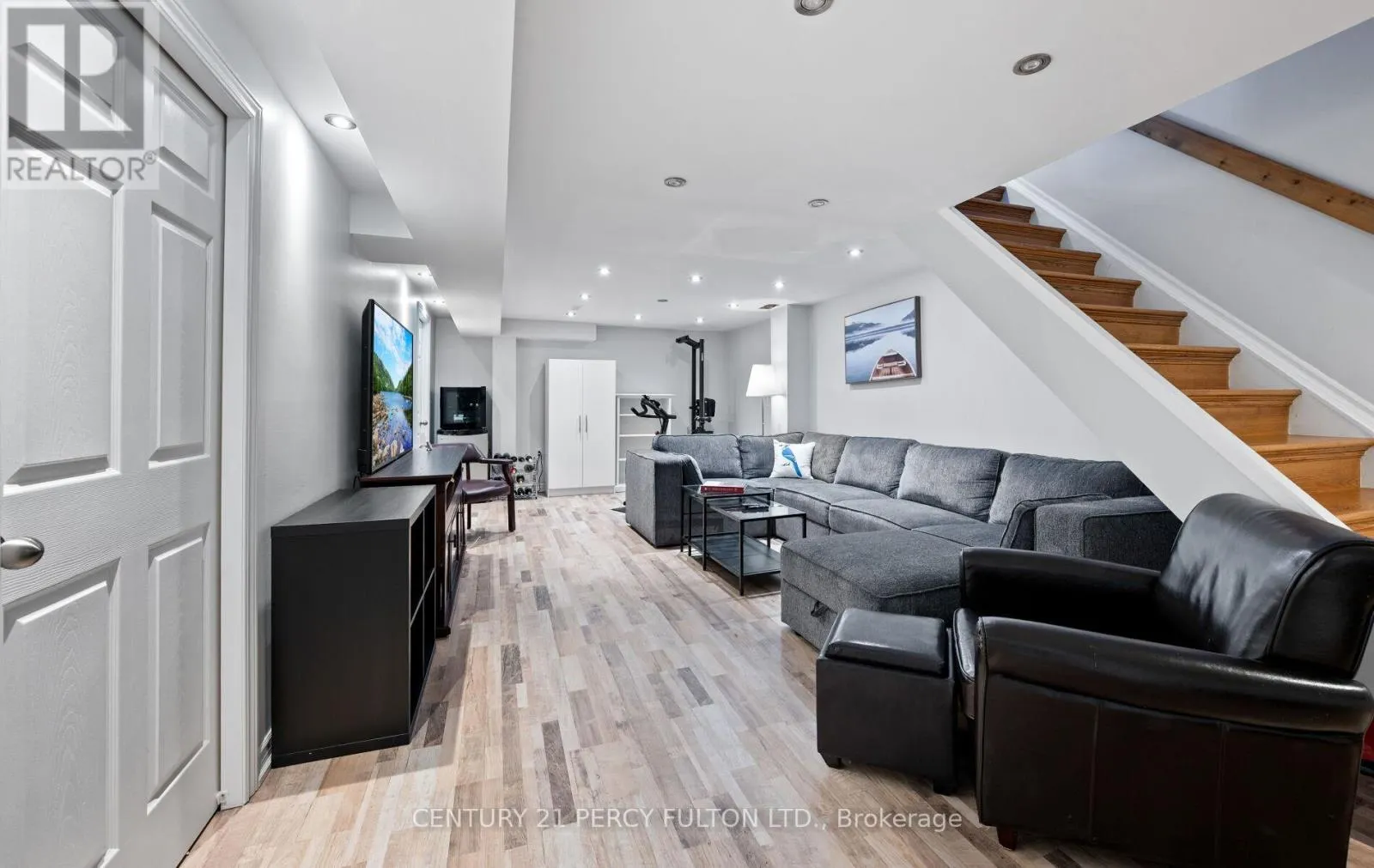 111 - 57 GOLDEN APPLEWAY