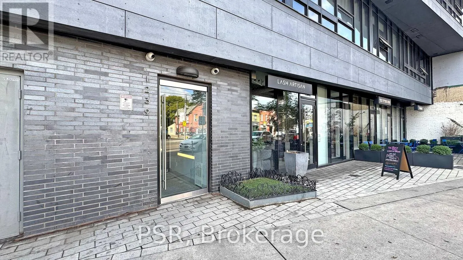 602 - 1239 DUNDAS STREET W