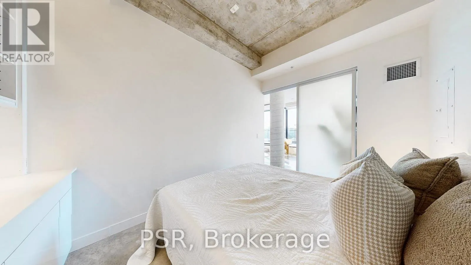 602 - 1239 DUNDAS STREET W