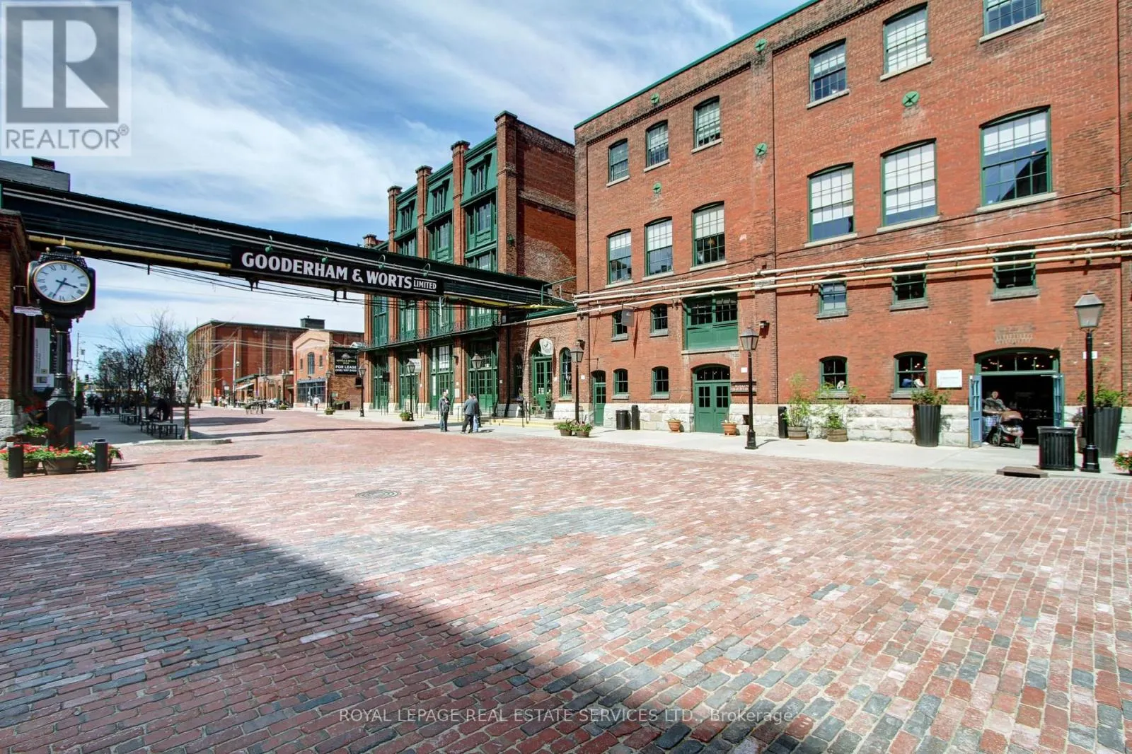 1305 - 318 KING STREET E