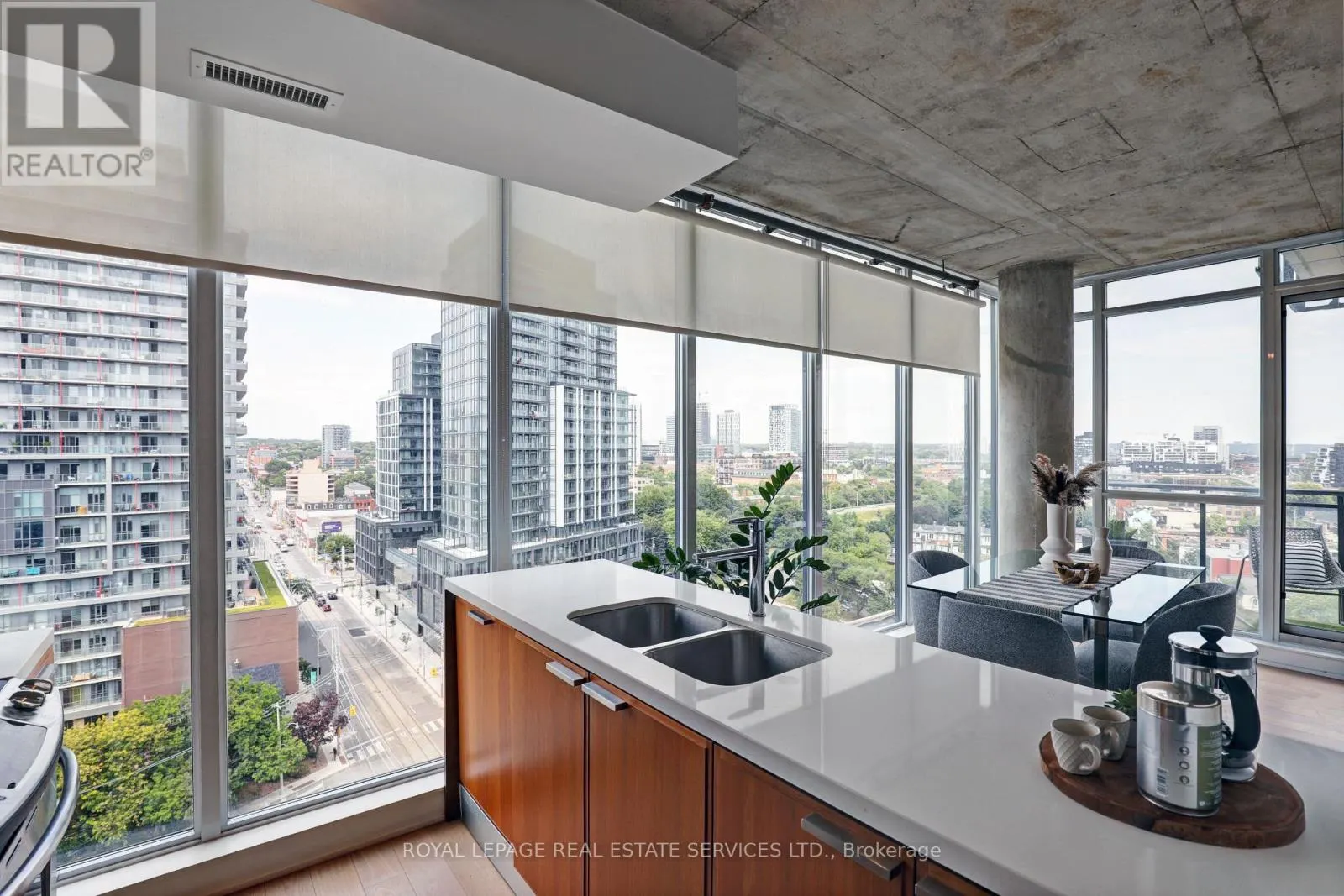 1305 - 318 KING STREET E
