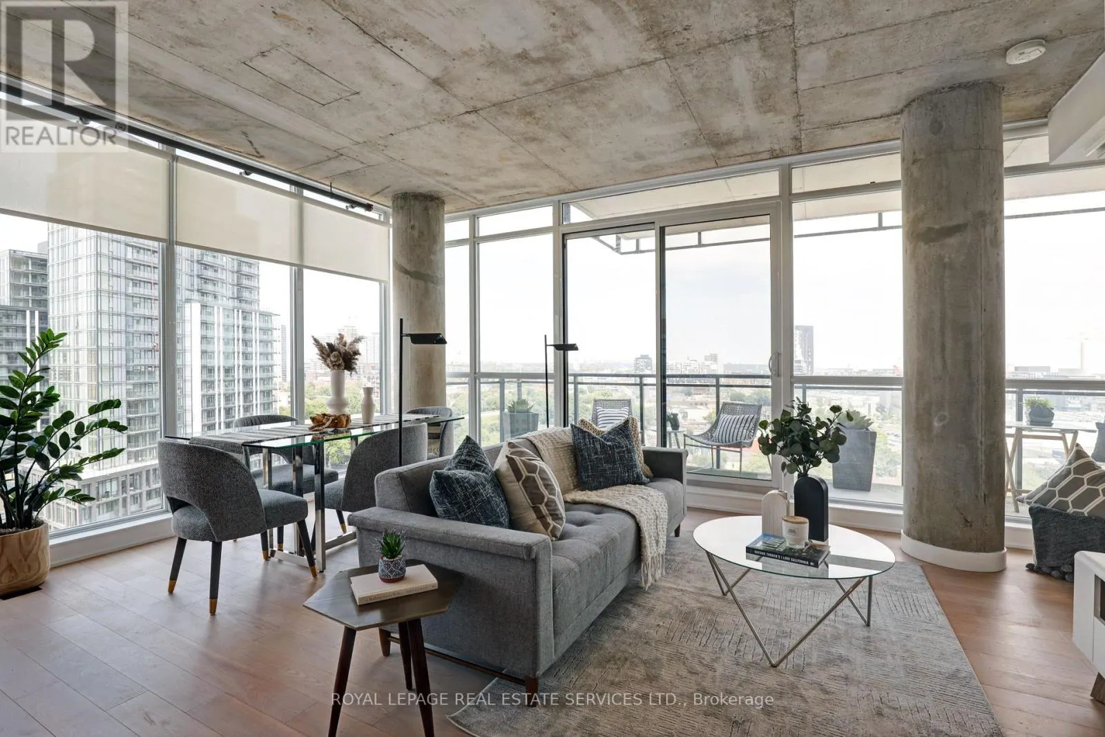 1305 - 318 KING STREET E