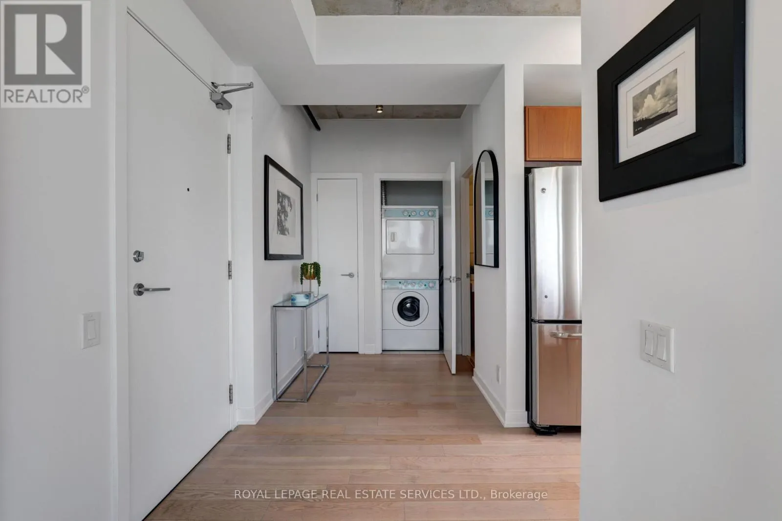 1305 - 318 KING STREET E