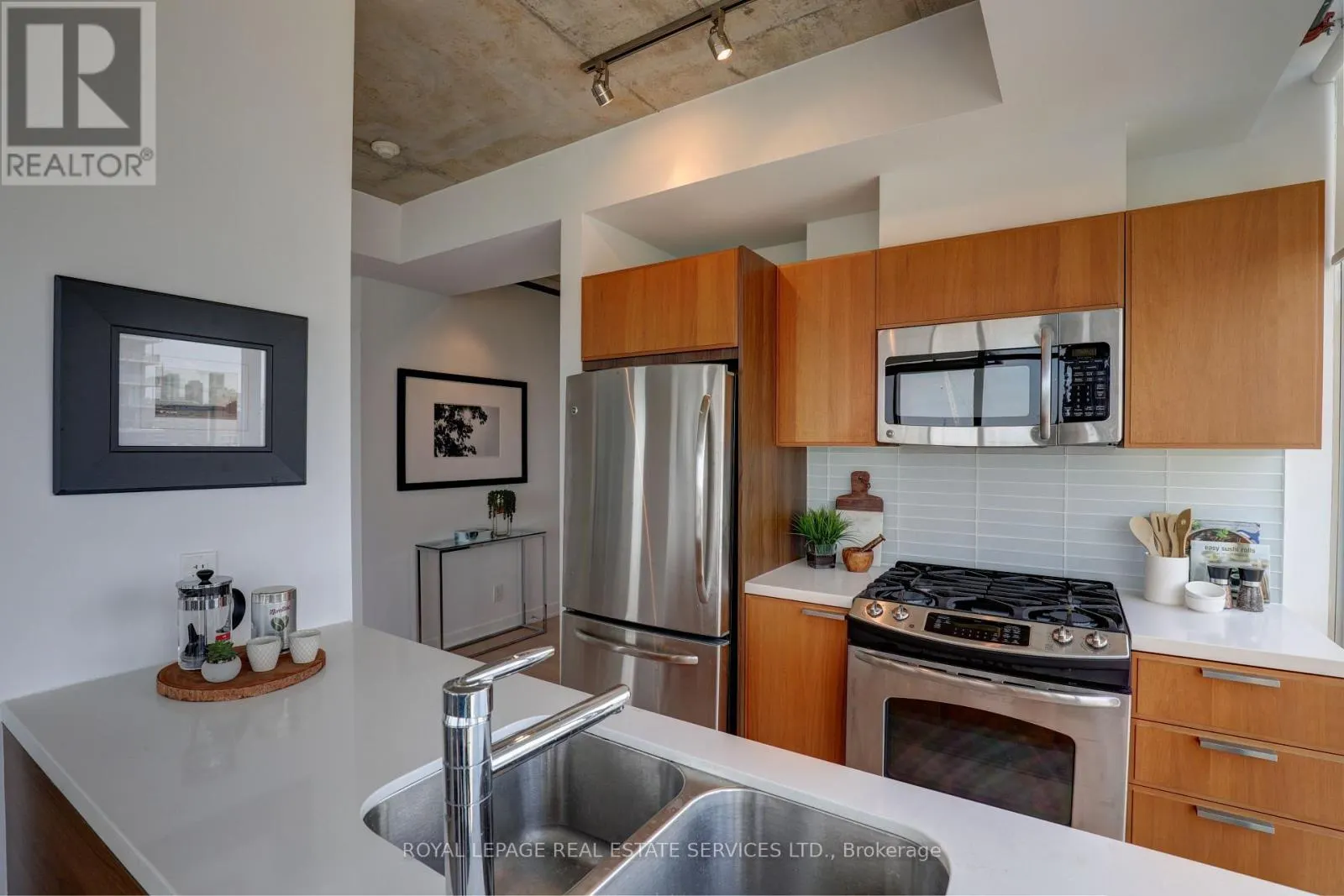 1305 - 318 KING STREET E