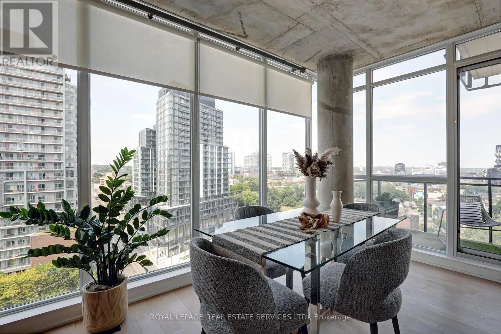1305 - 318 KING STREET E