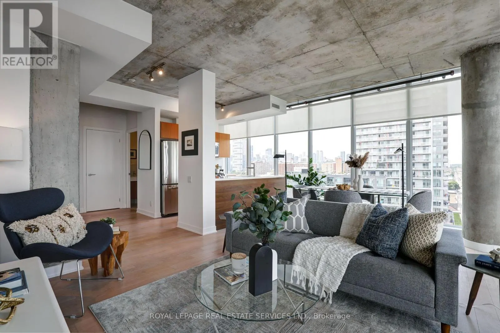 1305 - 318 KING STREET E
