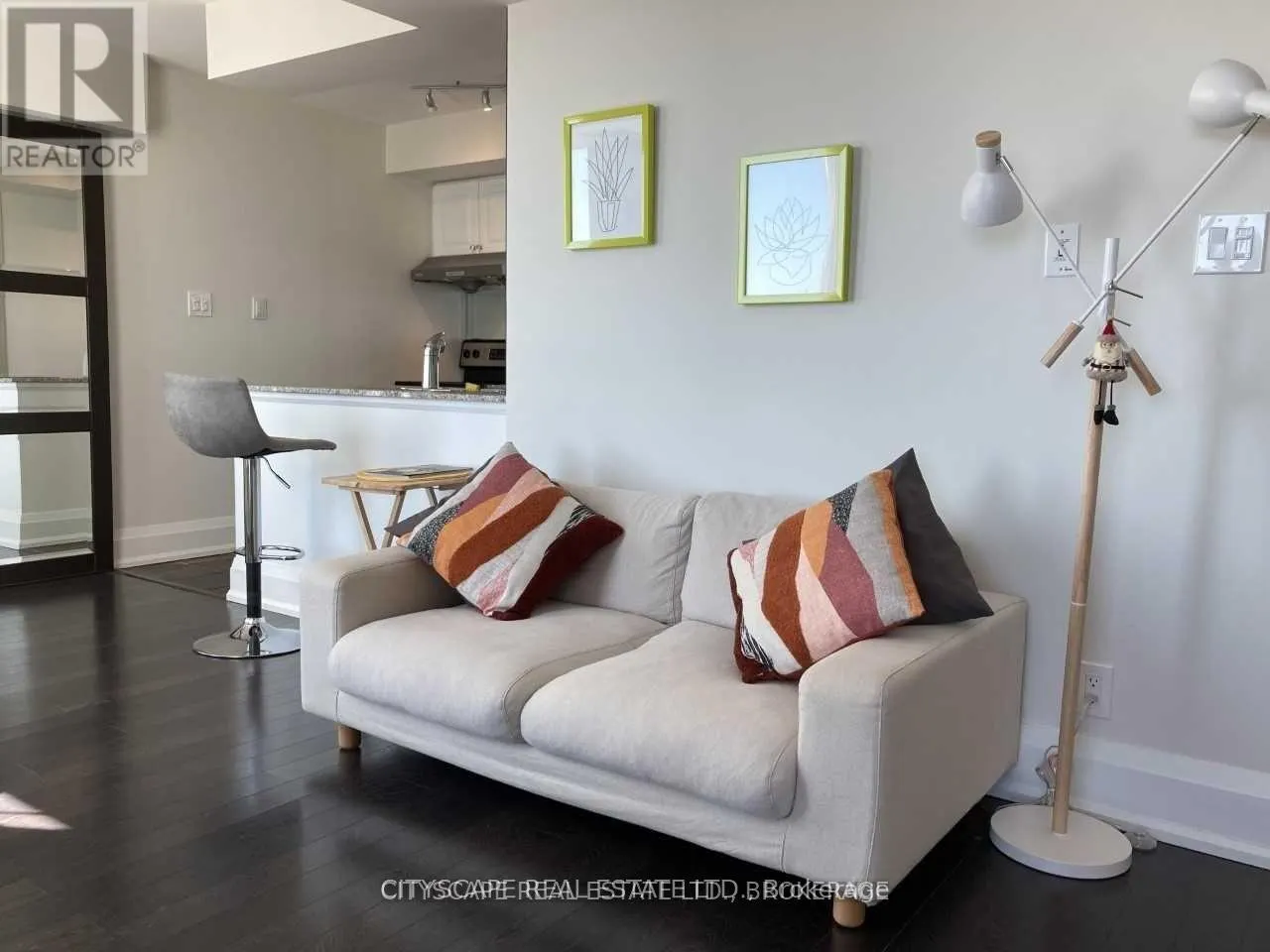 826 - 230 QUEENS QUAY WEST