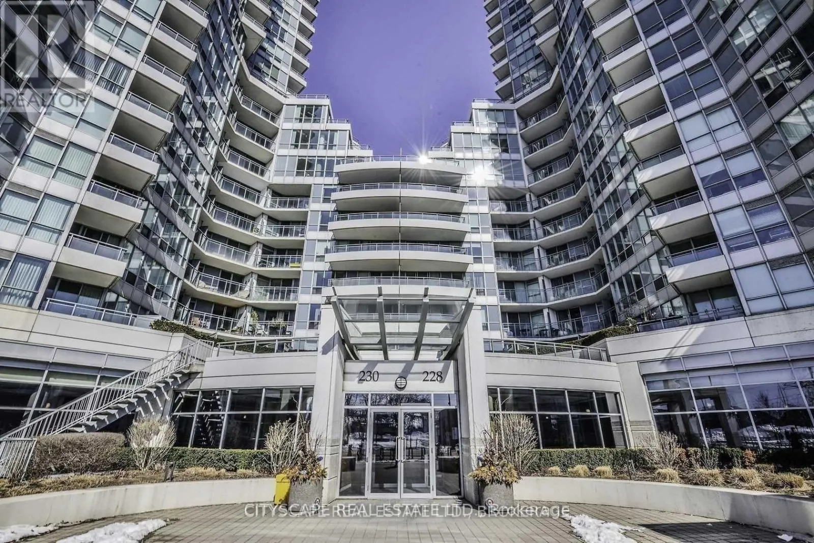 826 - 230 QUEENS QUAY WEST