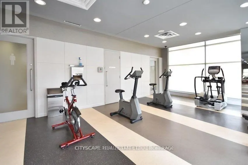 826 - 230 QUEENS QUAY WEST