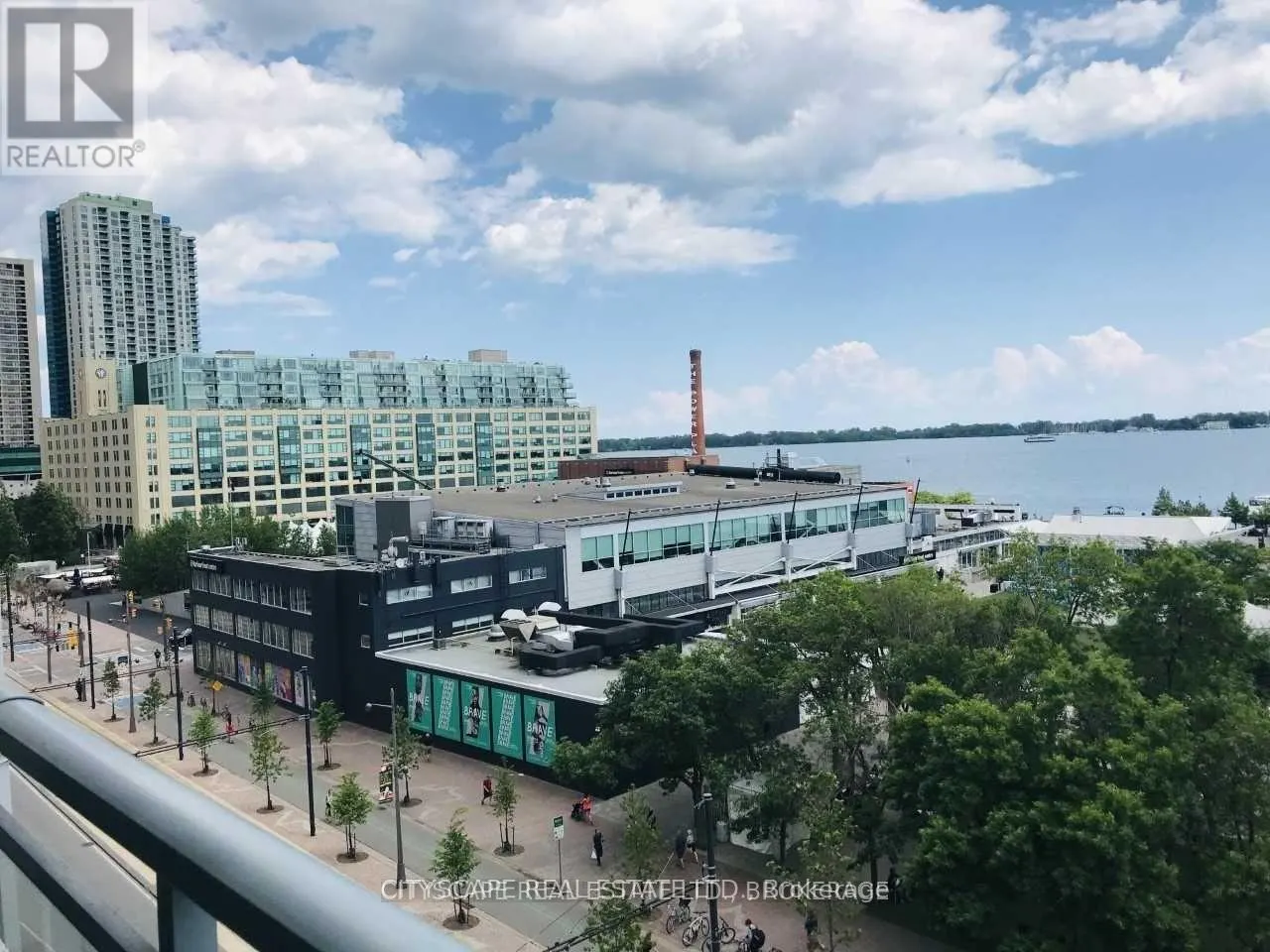 826 - 230 QUEENS QUAY WEST