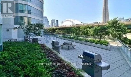 826 - 230 QUEENS QUAY WEST