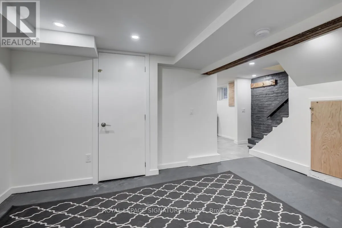 (LOWER) - 125 GLENHOLME AVENUE