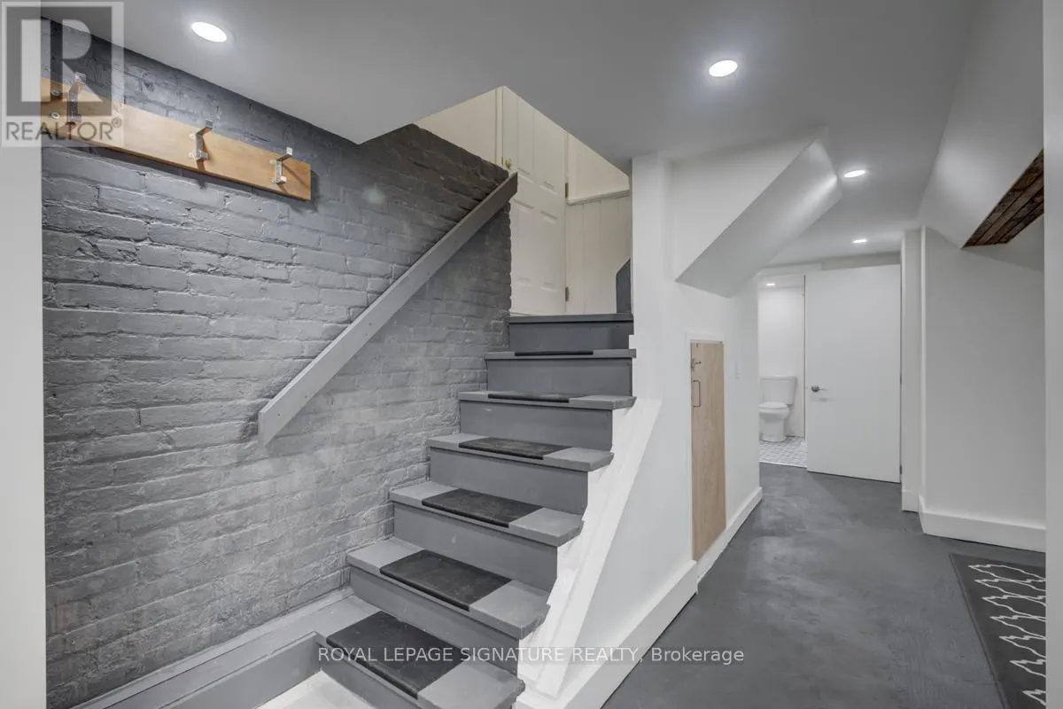 (LOWER) - 125 GLENHOLME AVENUE