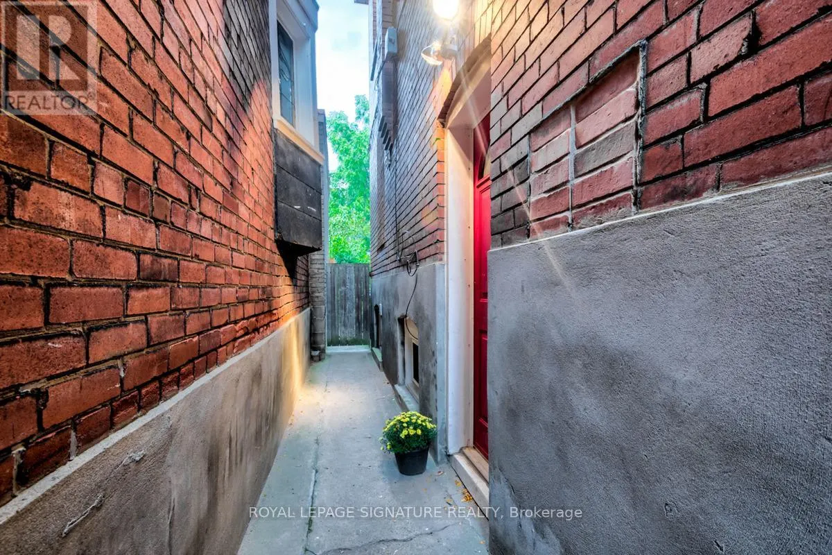 (LOWER) - 125 GLENHOLME AVENUE