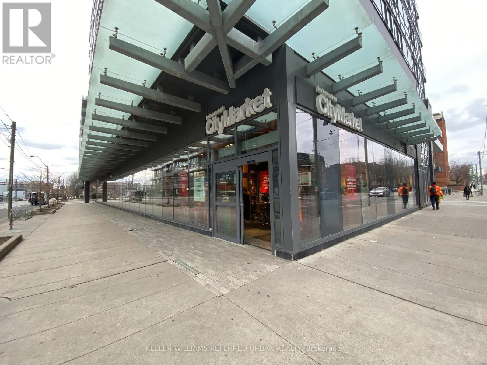 PH17 - 1030 KING STREET W