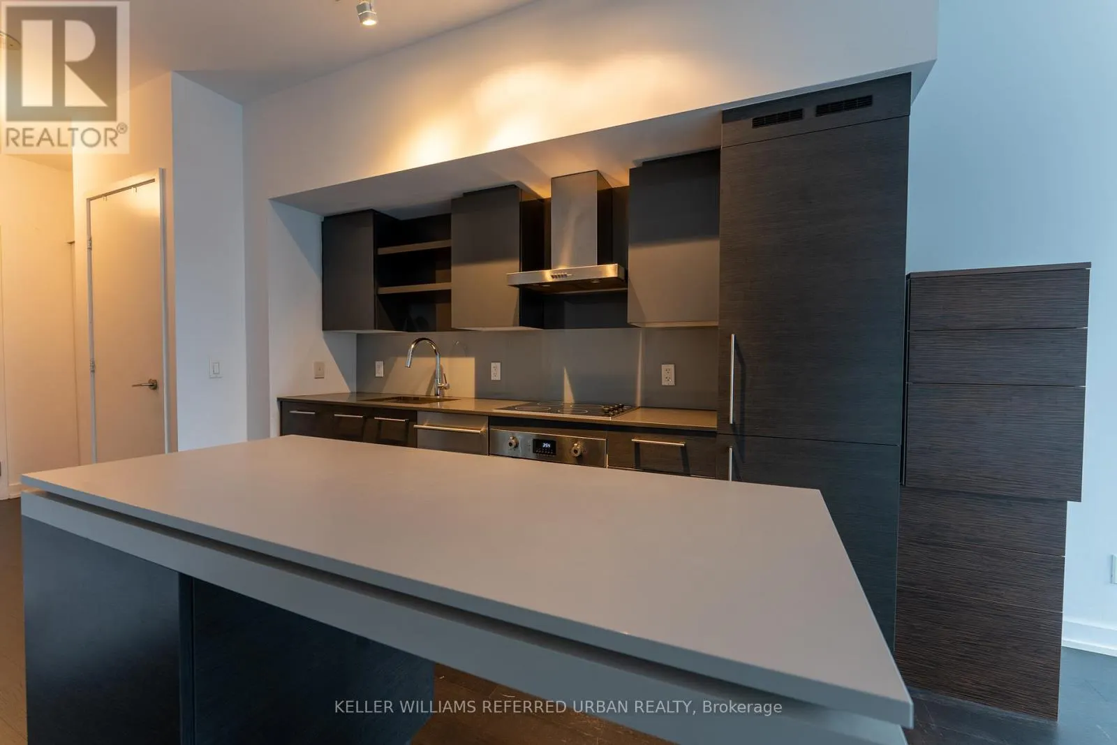 PH17 - 1030 KING STREET W
