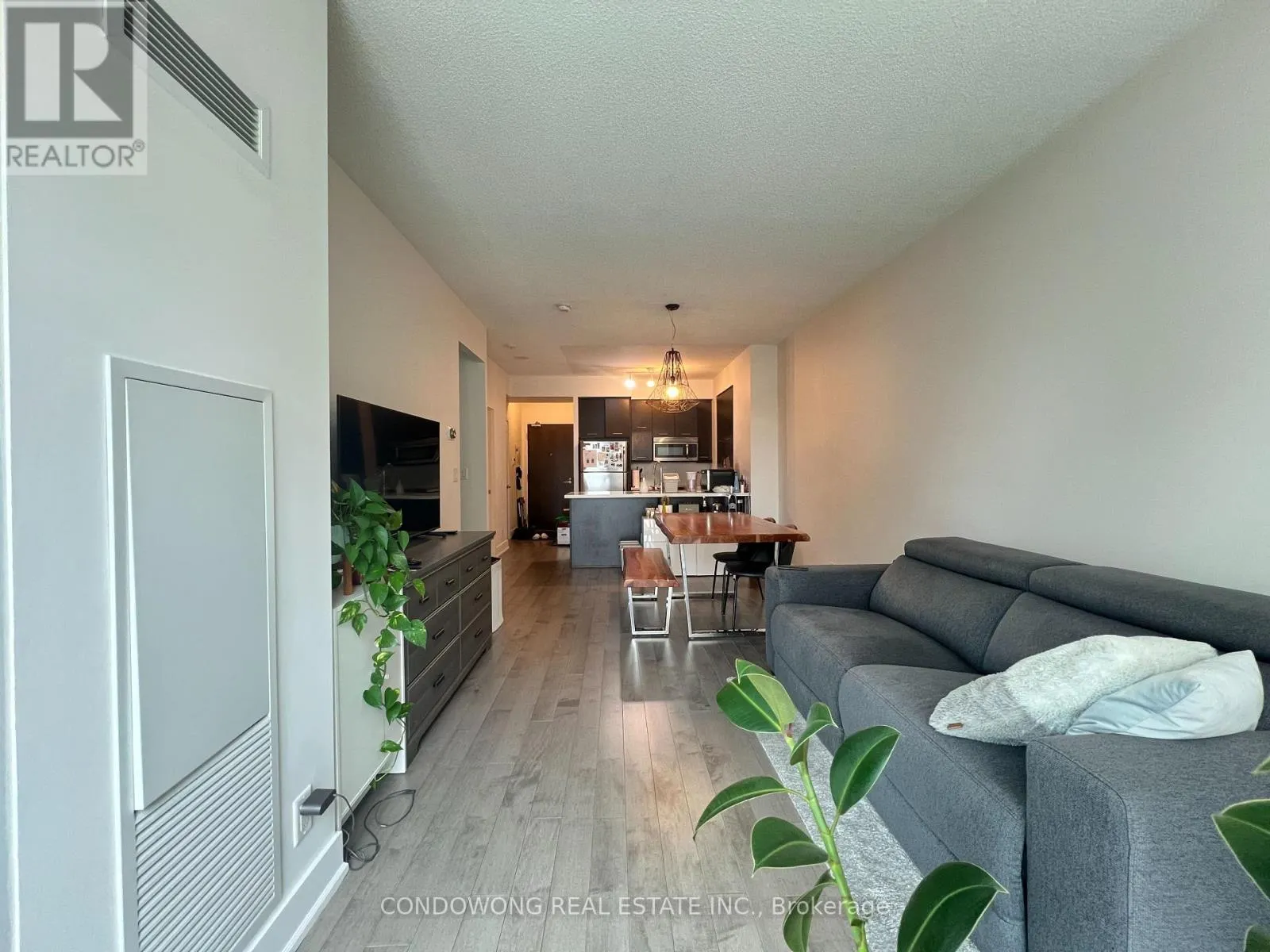 610 - 26 NORTON AVENUE