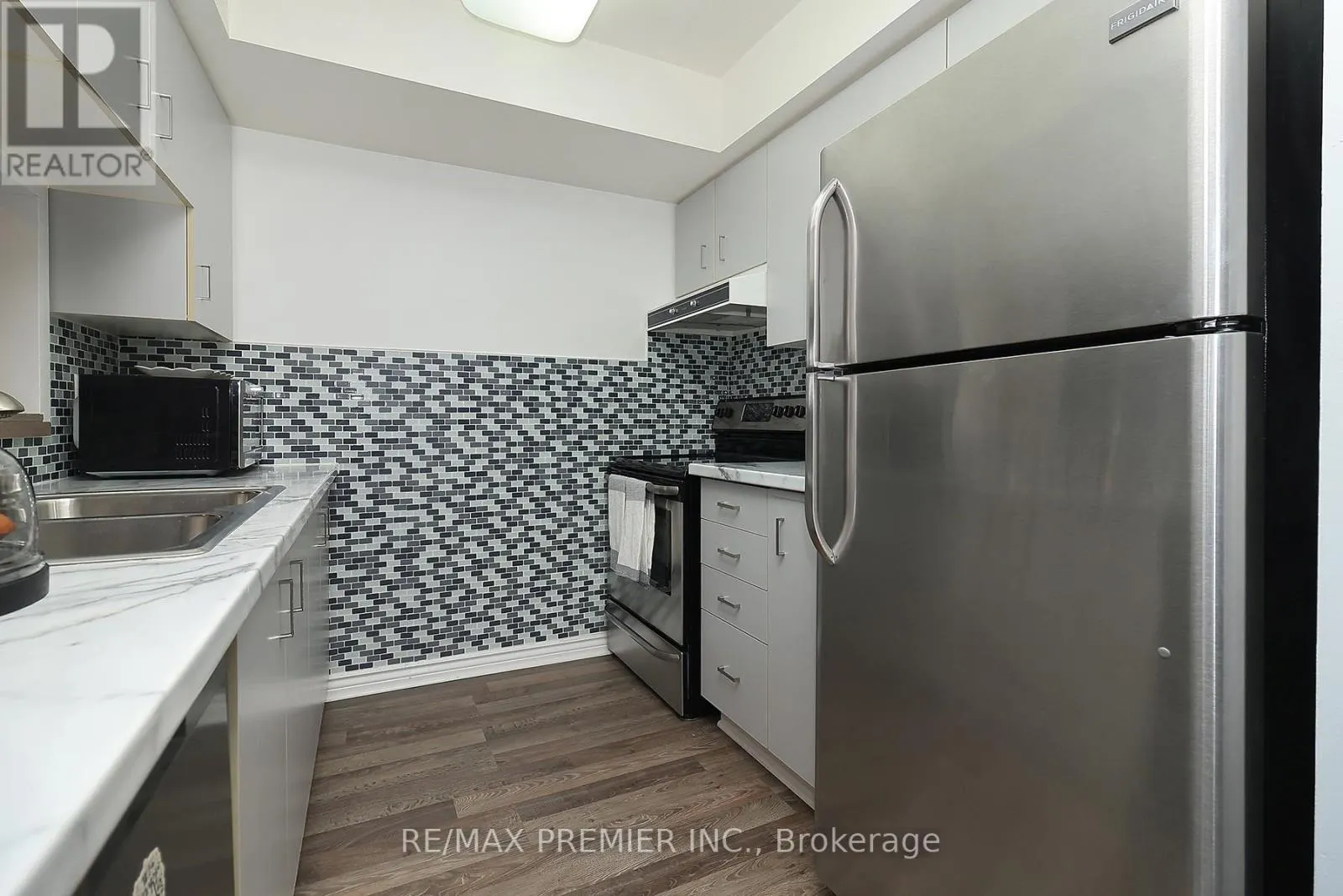 721 - 650 LAWRENCE AVENUE