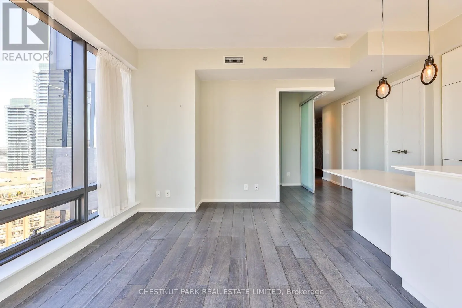 3205 - 5 ST. JOSEPH STREET