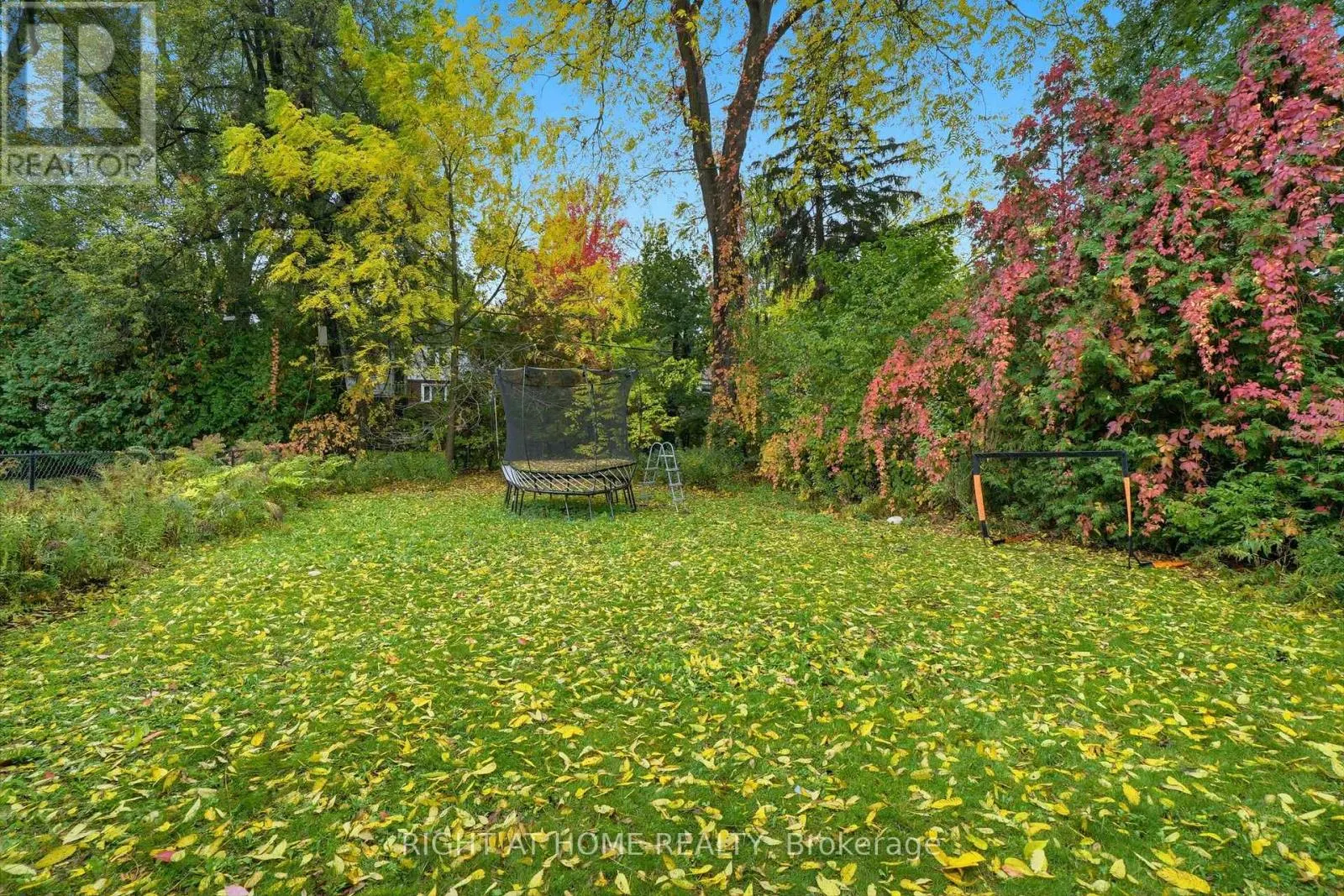 202 DINNICK CRESCENT