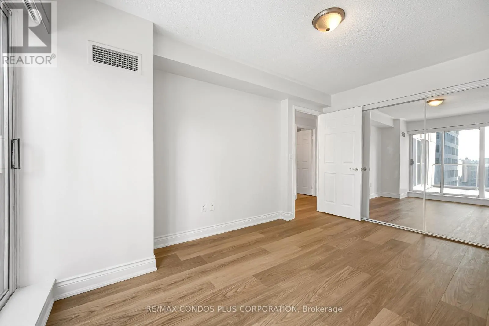 903 - 909 BAY STREET