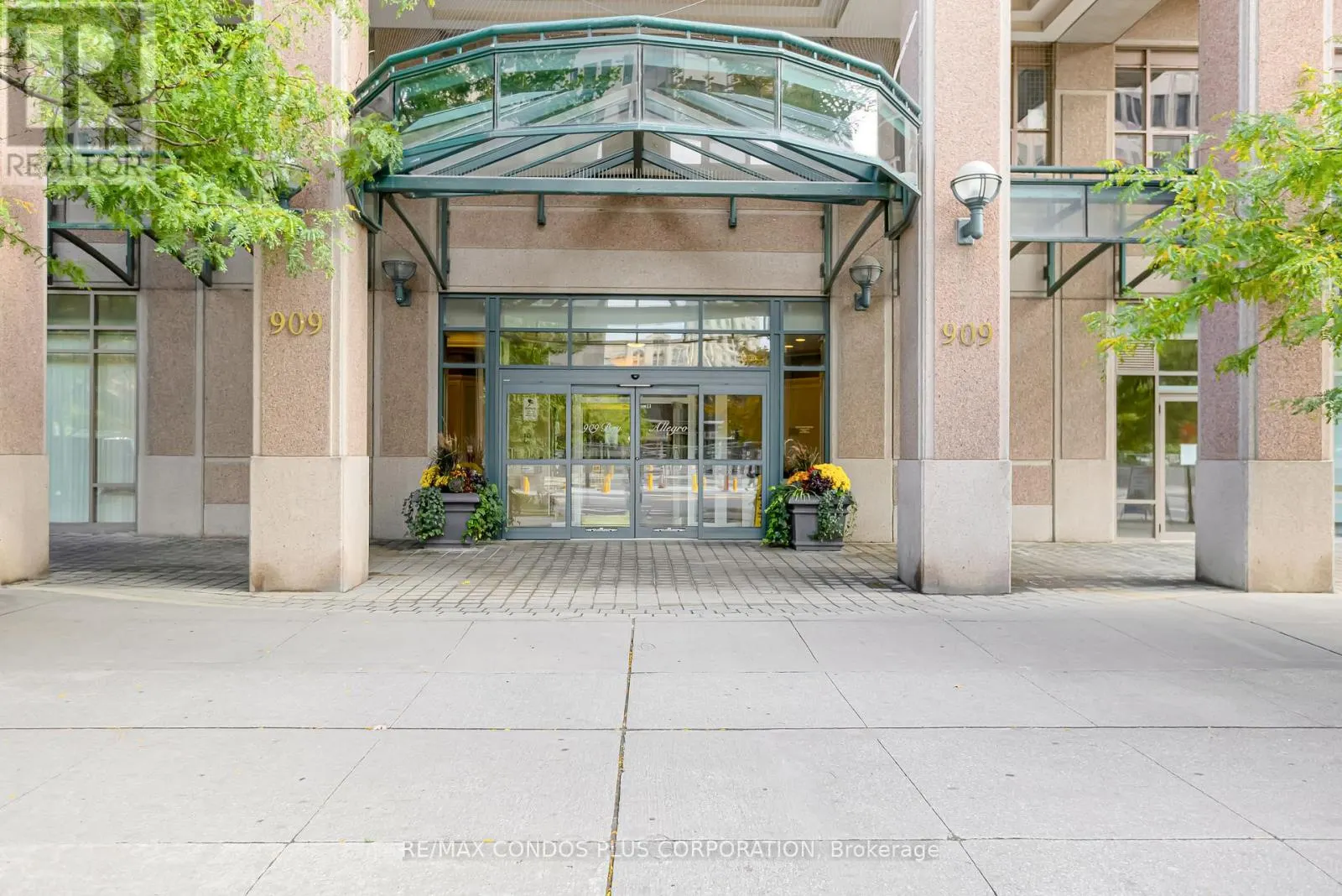 903 - 909 BAY STREET