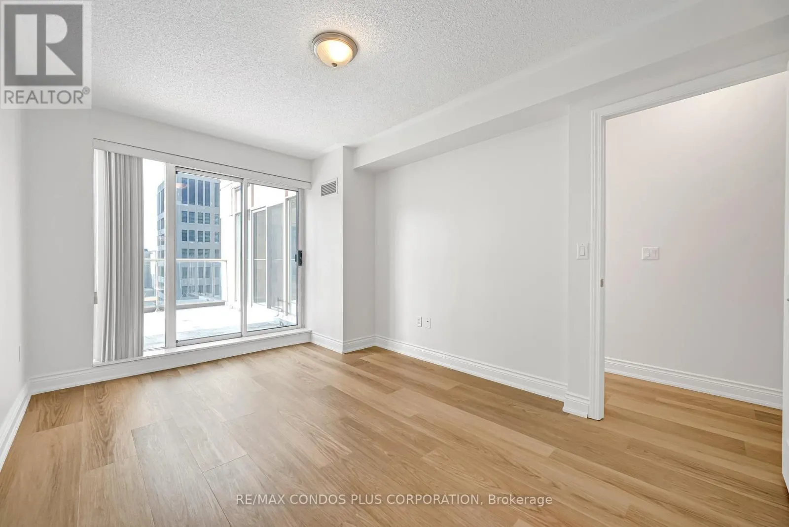 903 - 909 BAY STREET