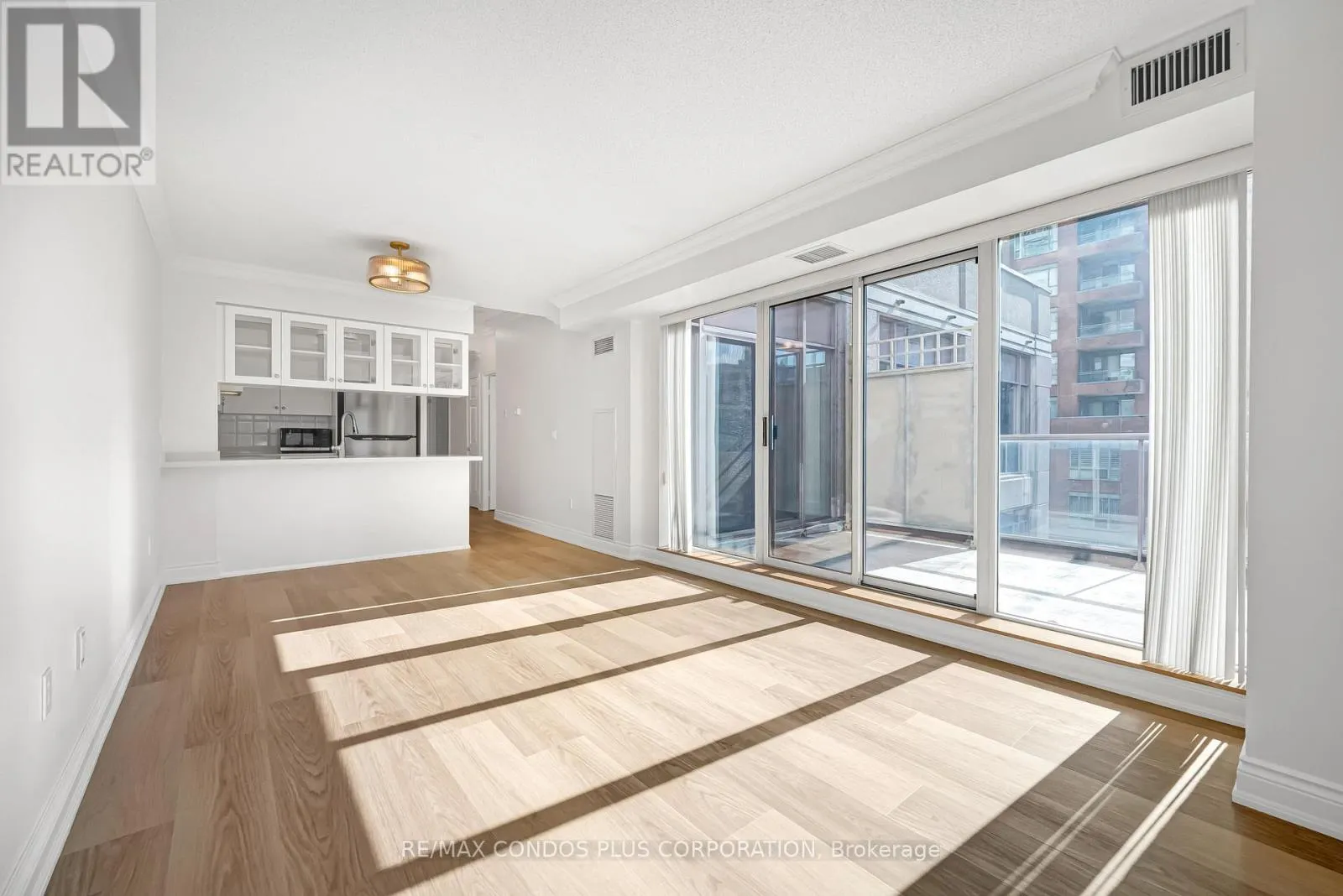 903 - 909 BAY STREET