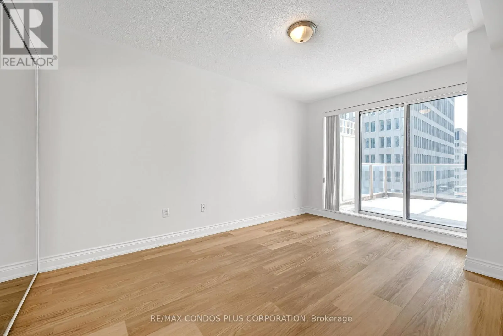 903 - 909 BAY STREET