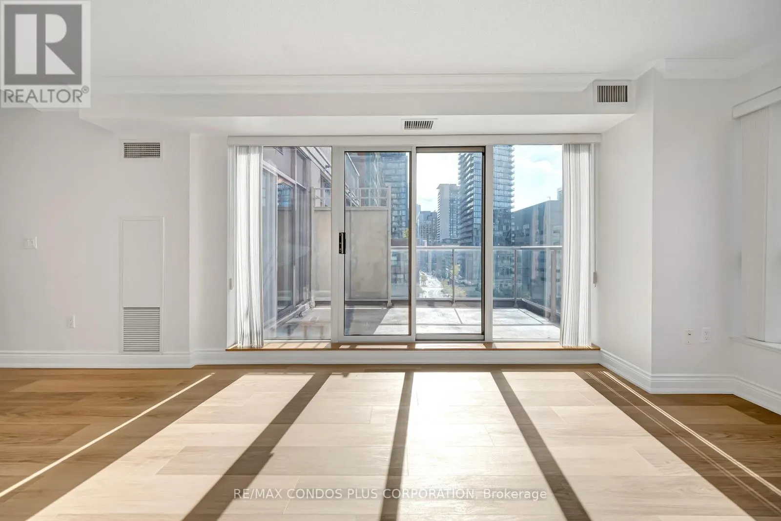 903 - 909 BAY STREET