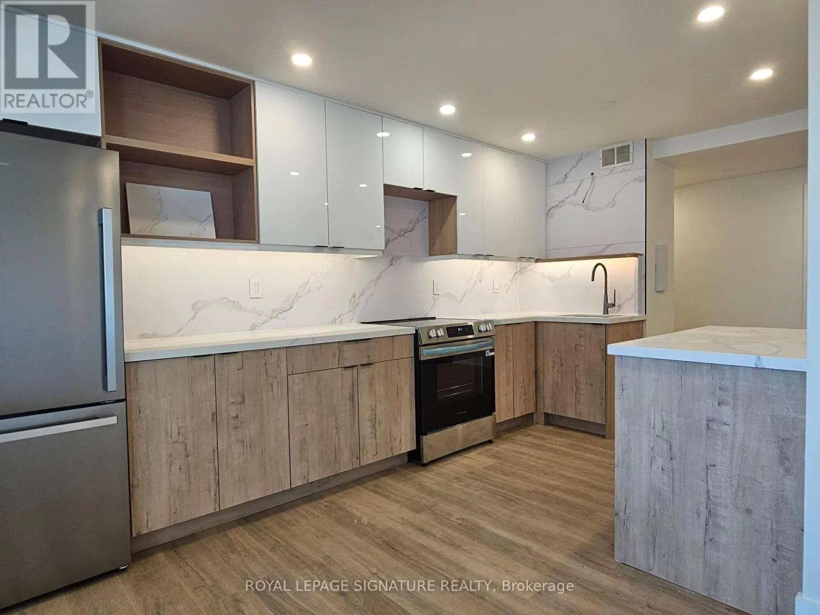 701 - 720 SPADINA AVENUE