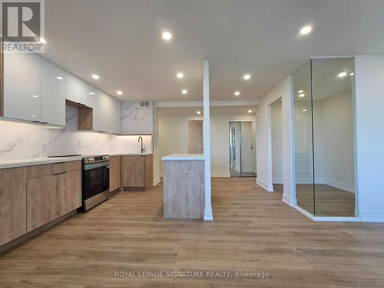 701 - 720 SPADINA AVENUE