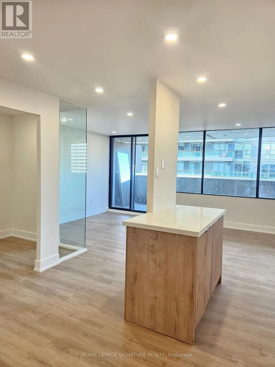 701 - 720 SPADINA AVENUE