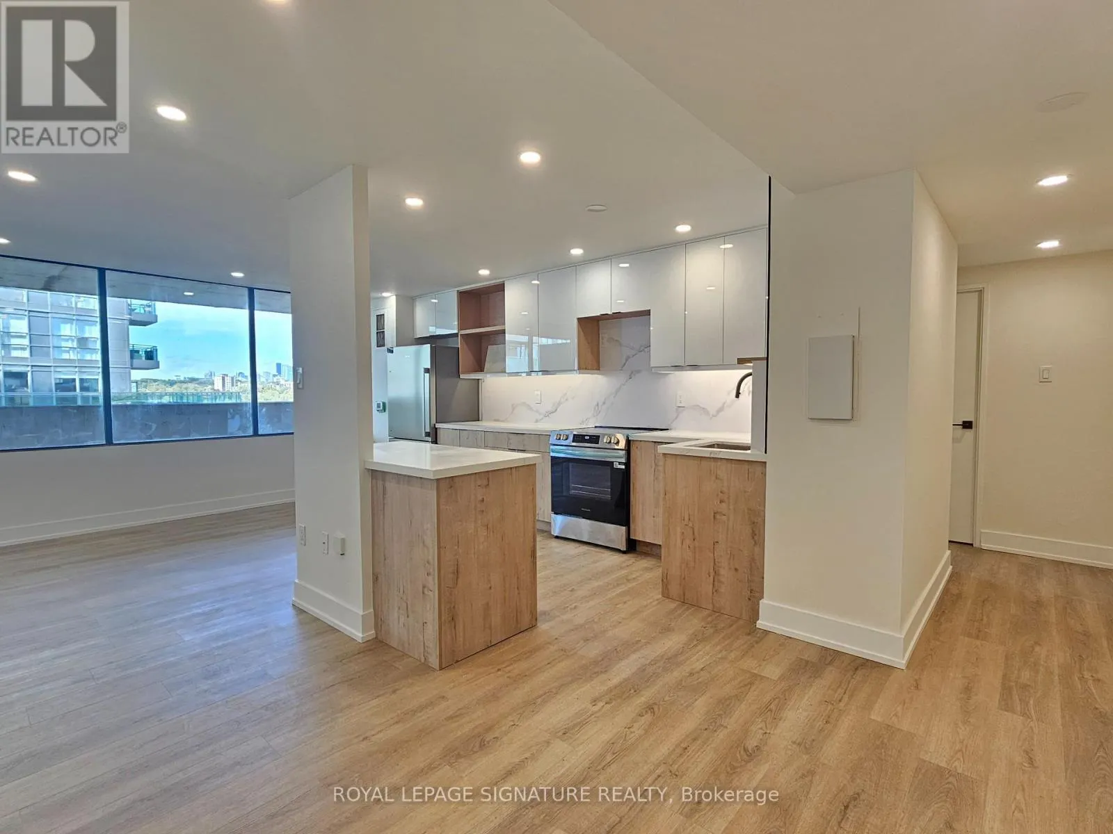 701 - 720 SPADINA AVENUE