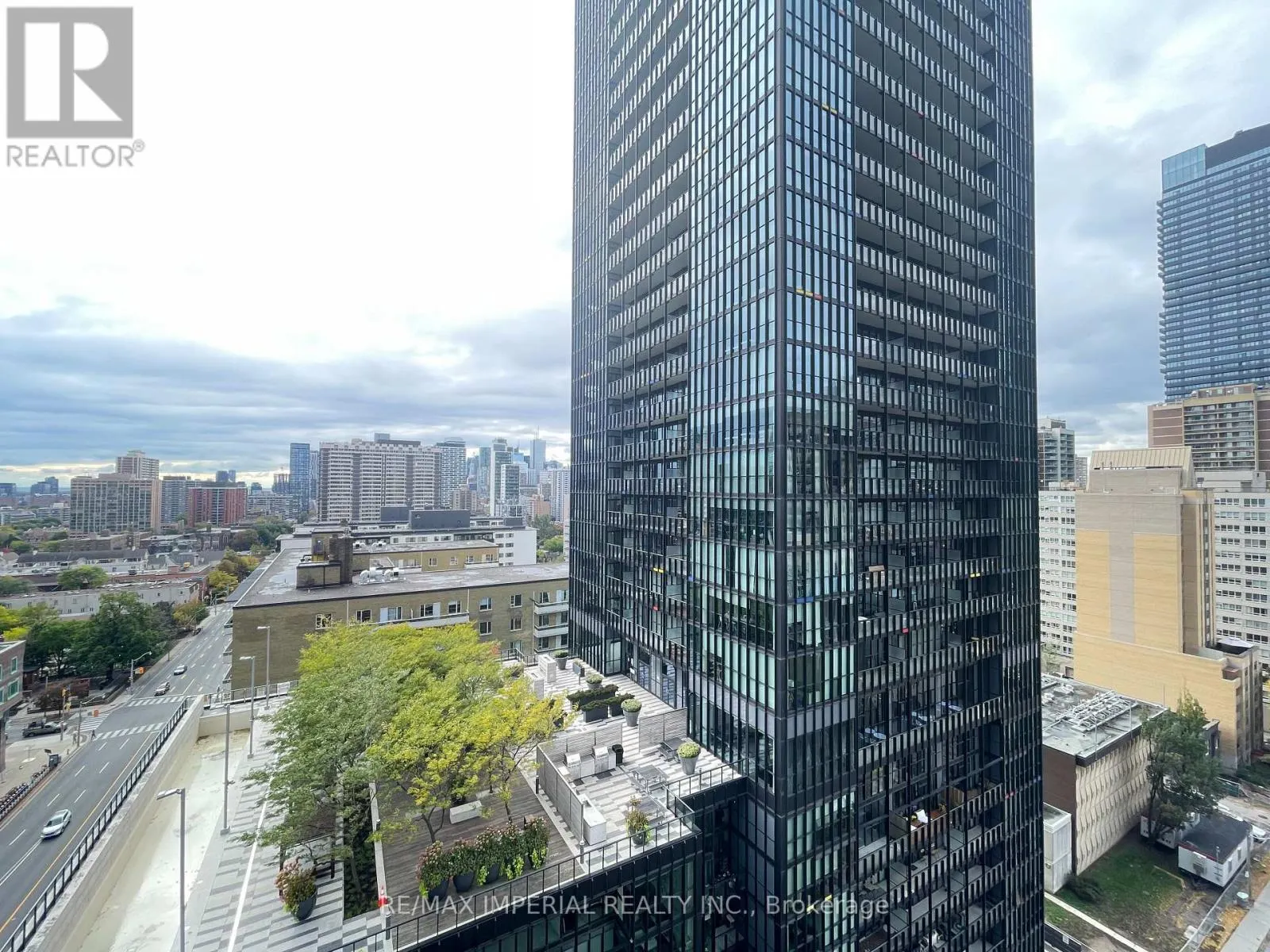 1602 - 110 CHARLES STREET E