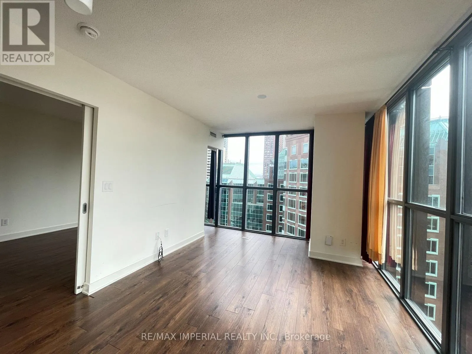 1602 - 110 CHARLES STREET E