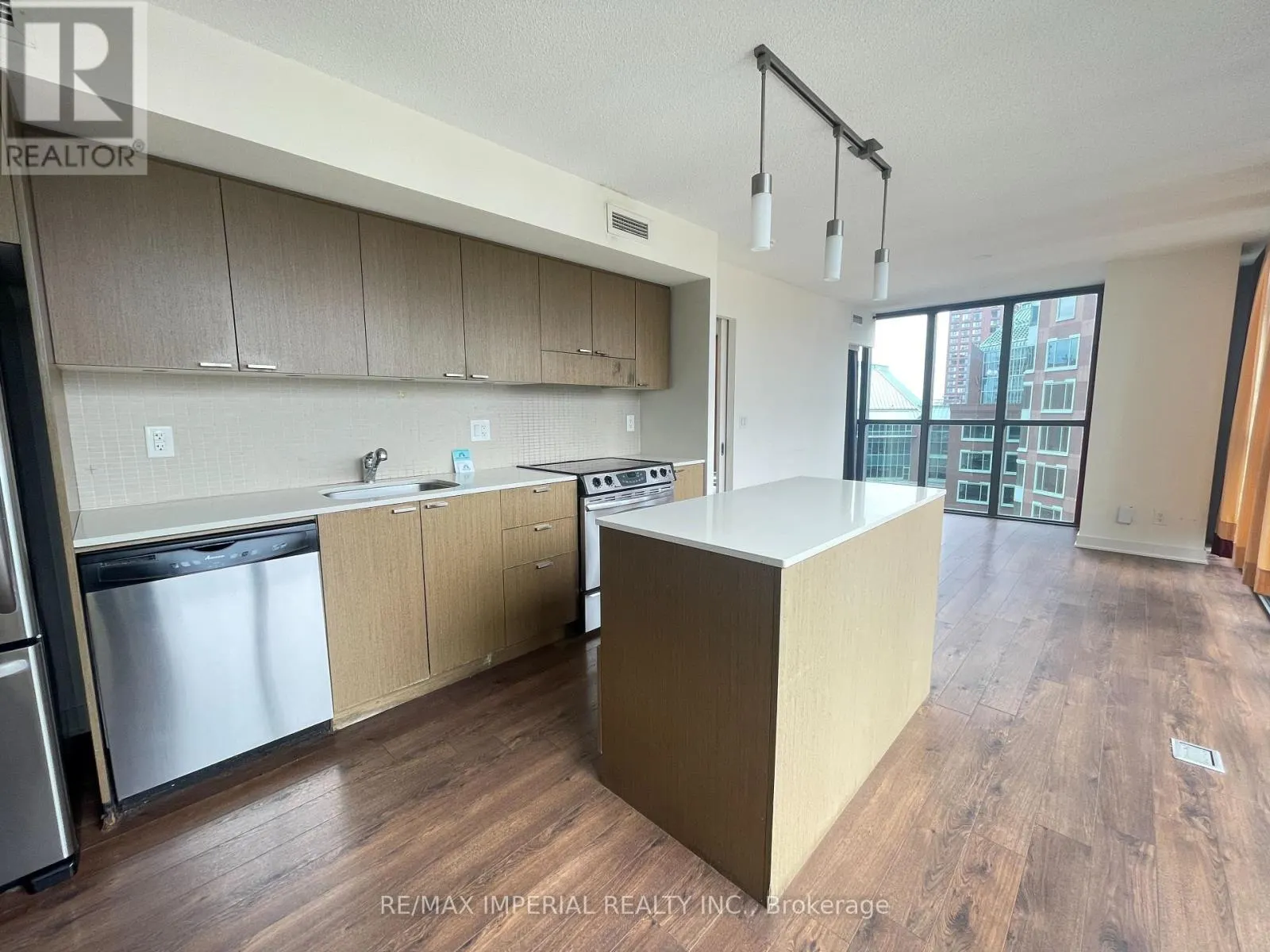 1602 - 110 CHARLES STREET E