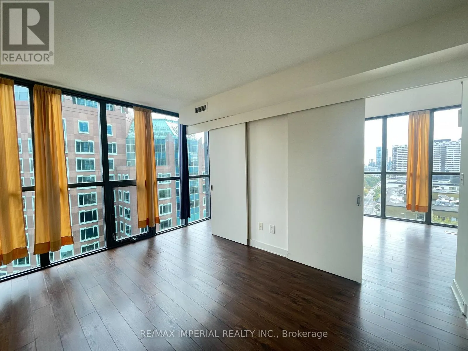 1602 - 110 CHARLES STREET E
