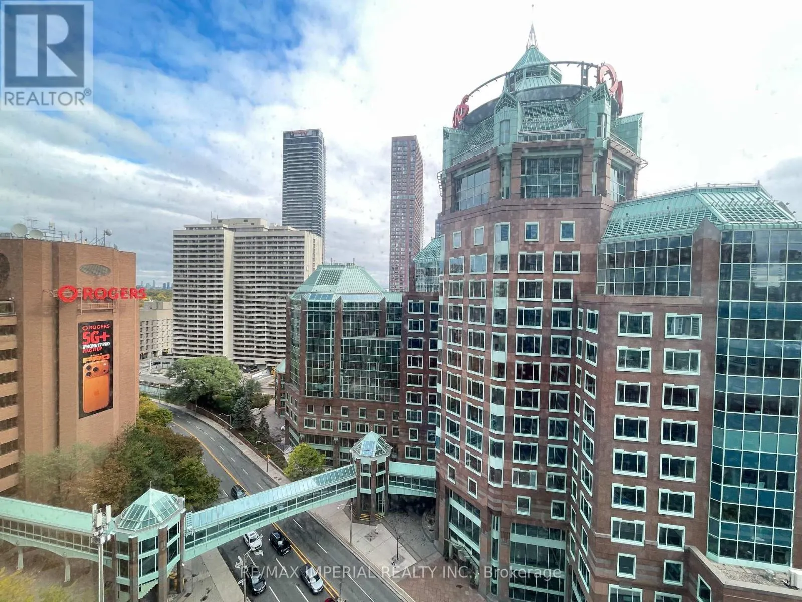 1602 - 110 CHARLES STREET E
