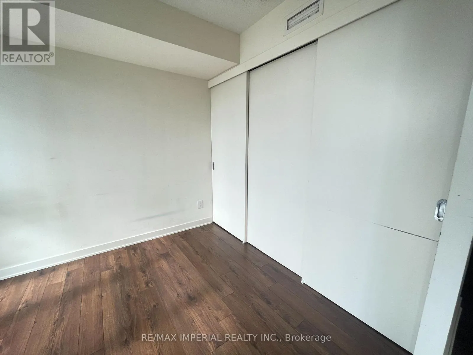 1602 - 110 CHARLES STREET E