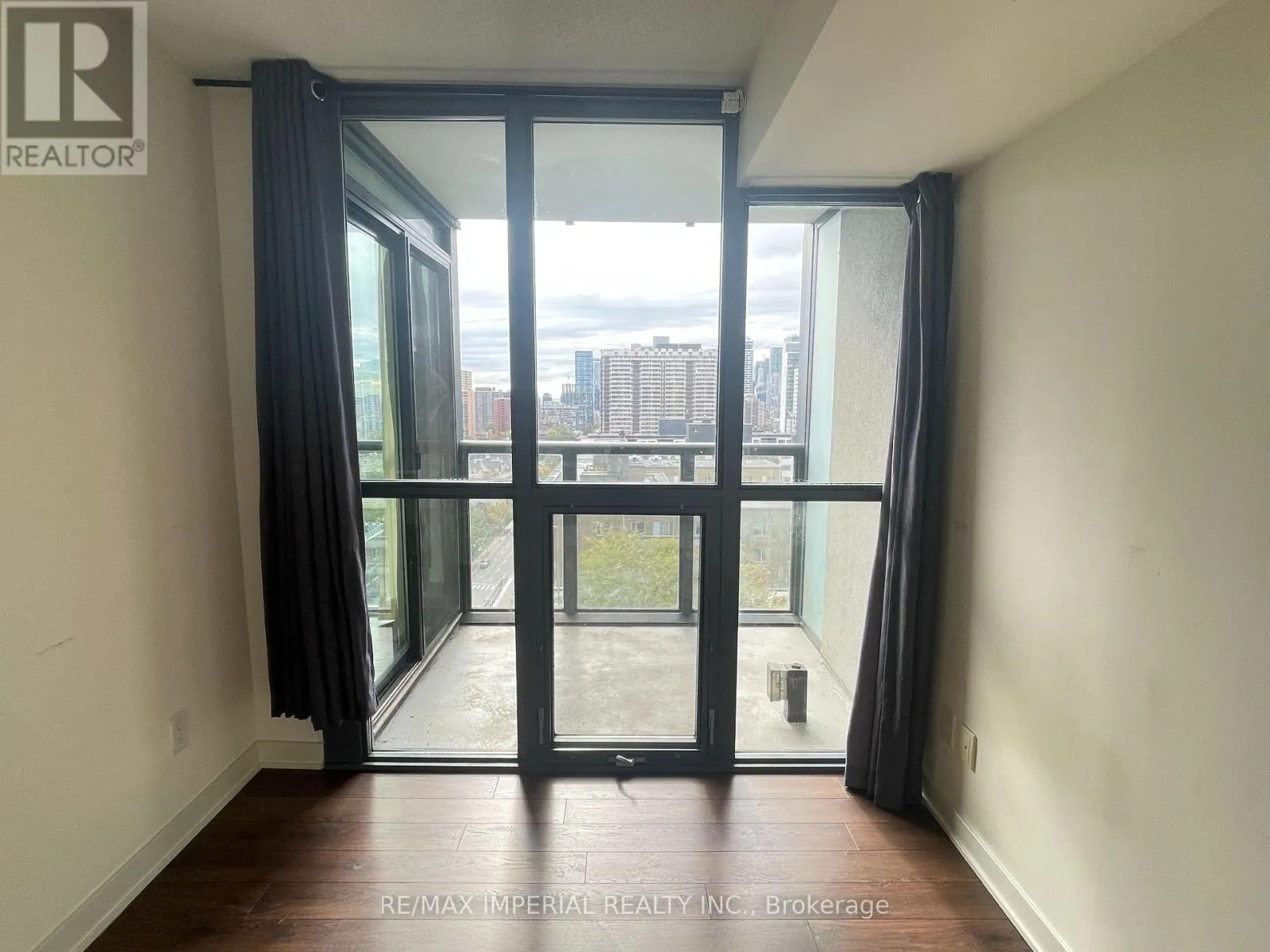 1602 - 110 CHARLES STREET E