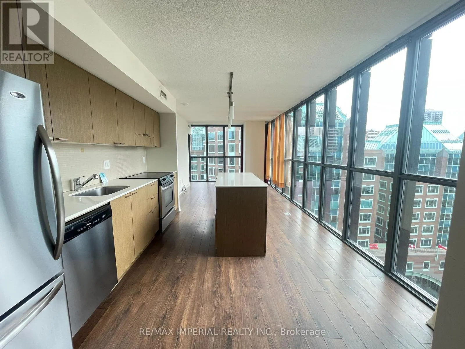 1602 - 110 CHARLES STREET E
