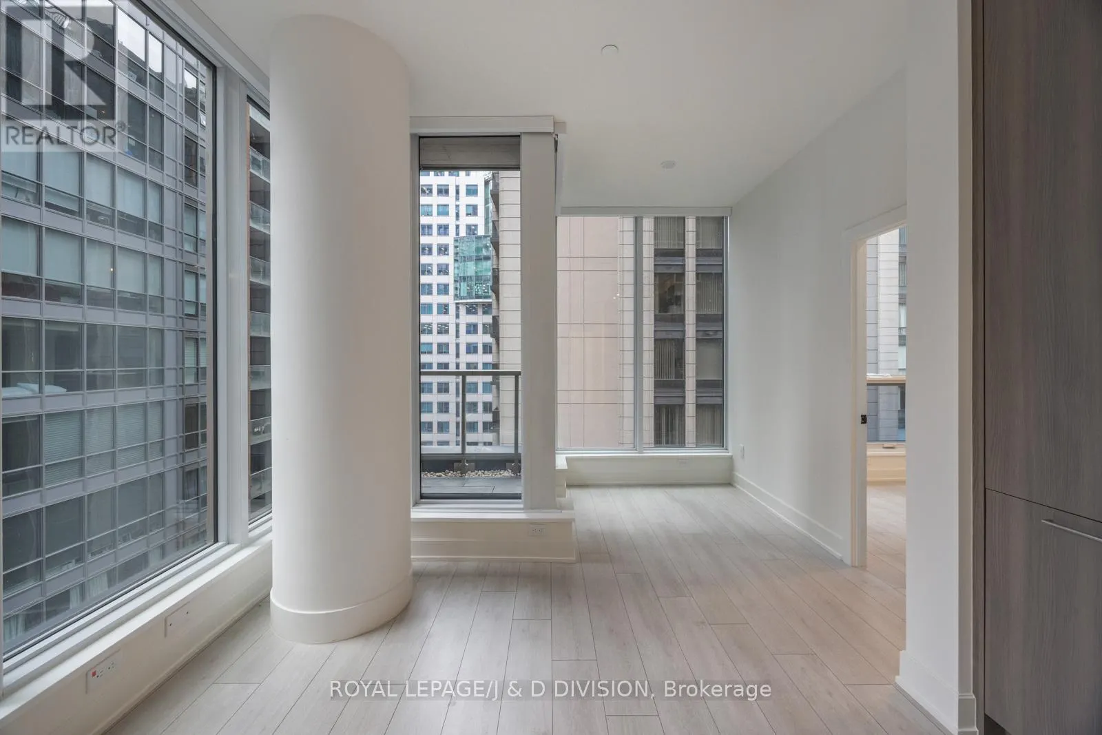 1002 - 15 MERCER STREET