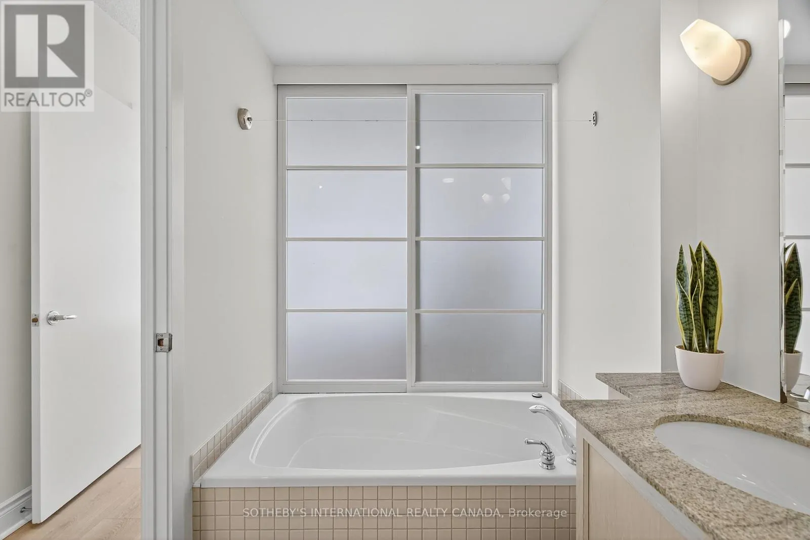 405W - 500 QUEENS QUAY W