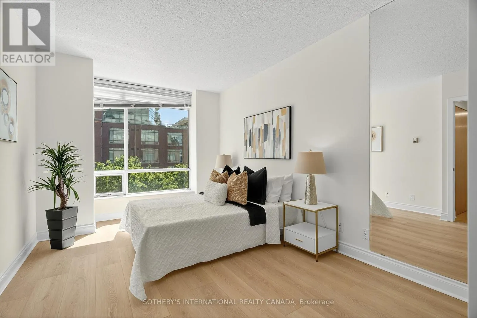 405W - 500 QUEENS QUAY W