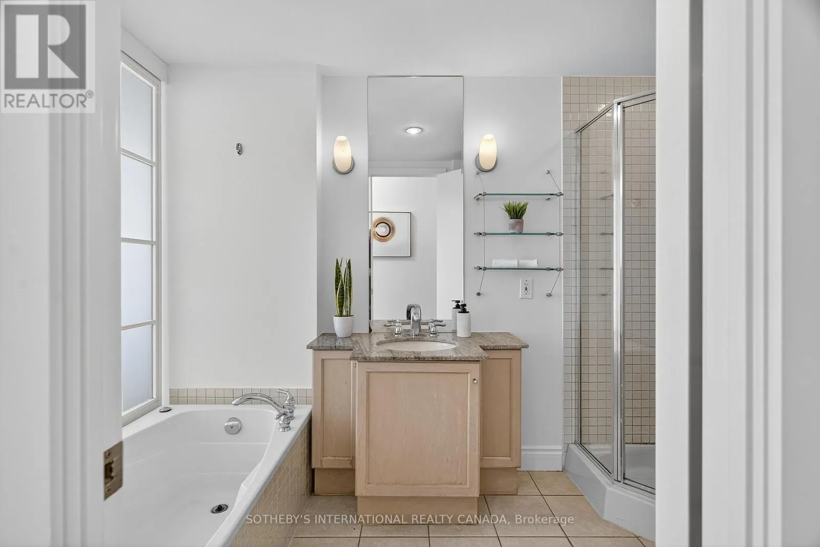 405W - 500 QUEENS QUAY W