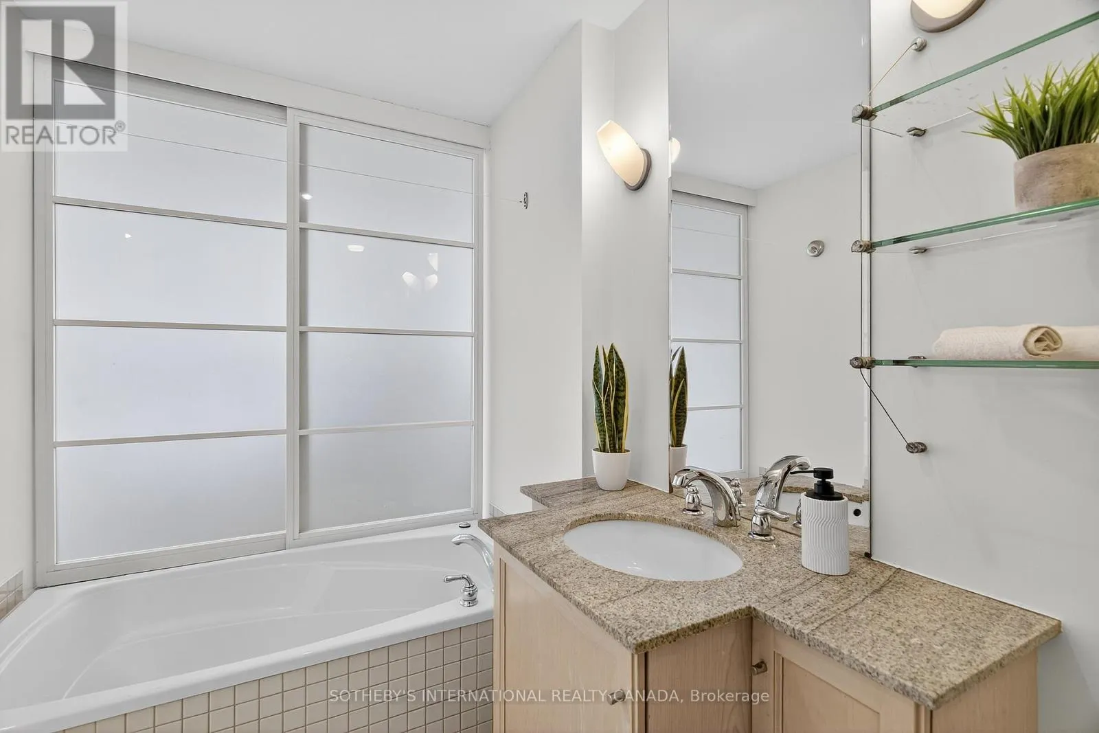 405W - 500 QUEENS QUAY W