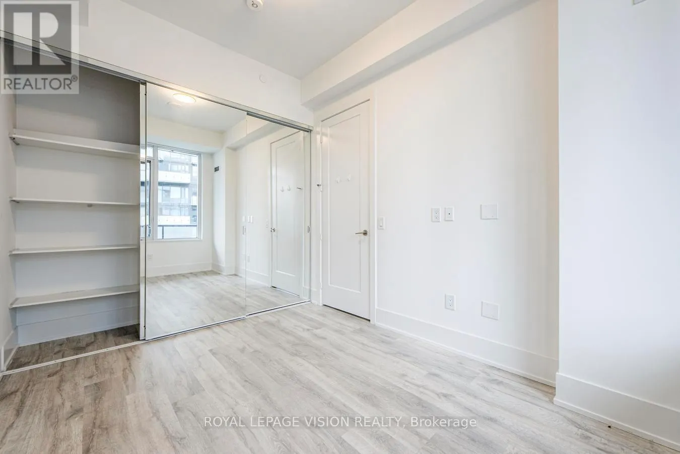 1913 - 480 FRONT STREET W